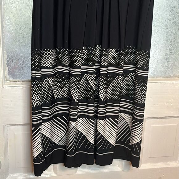 BCBGMaxazria Women’s Black and White Patterned Sleeveless shift dress size M - Picture 3 of 5